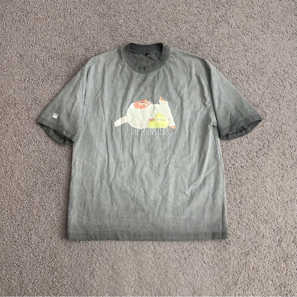 Labubu The Monster Pop Mart Gray Graphic Tee M Oversized